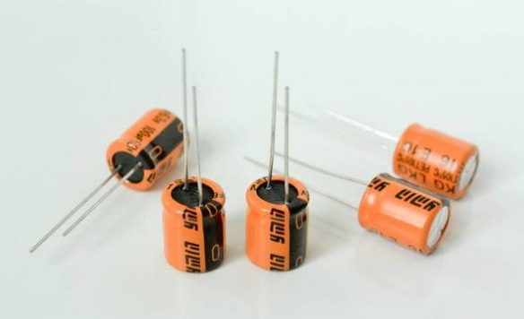 「NIPPON CHEMI-CON」電解電容極性接錯(cuò)會爆炸，如何避免？
